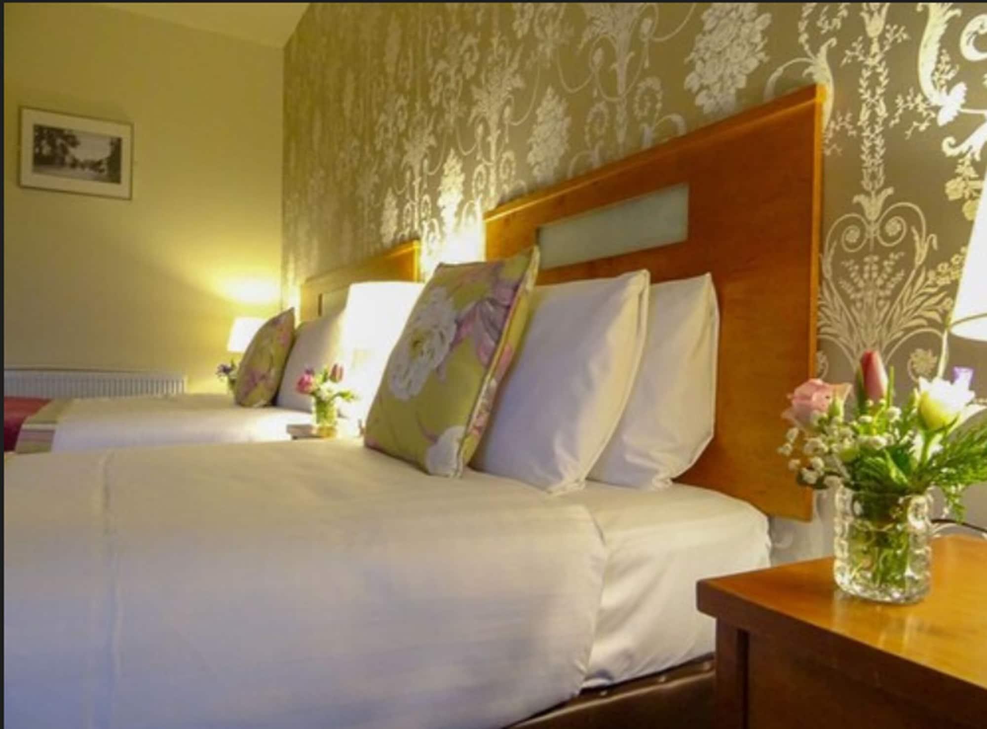 Raheen Woods Hotel Athenry Esterno foto